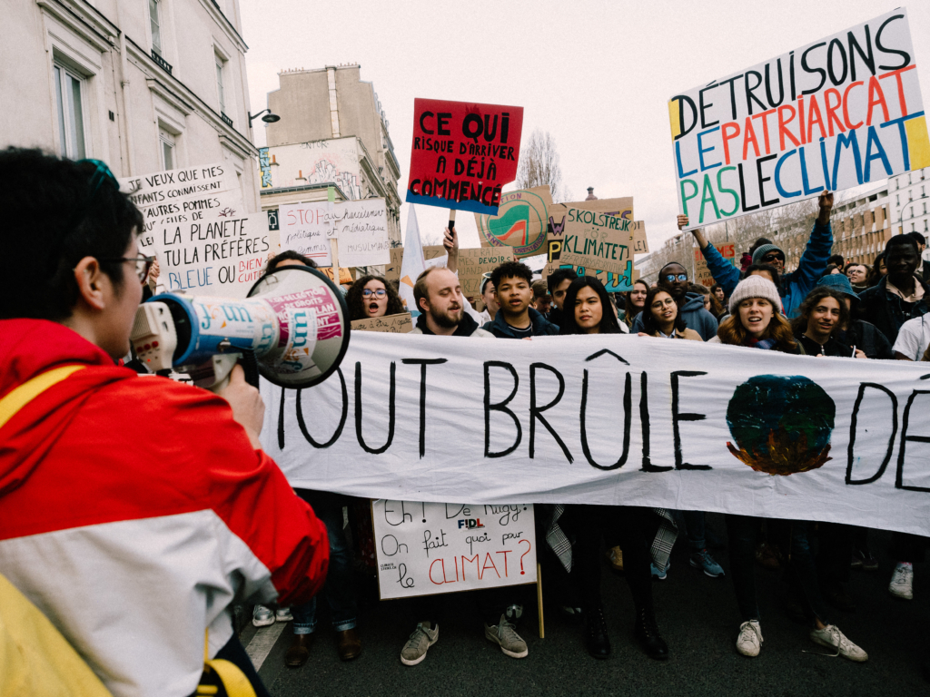 Gilets Jaunes, écolos Et Collectifs Contre Les Violences Policières ...