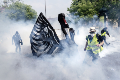 Colère noire dans les cortèges