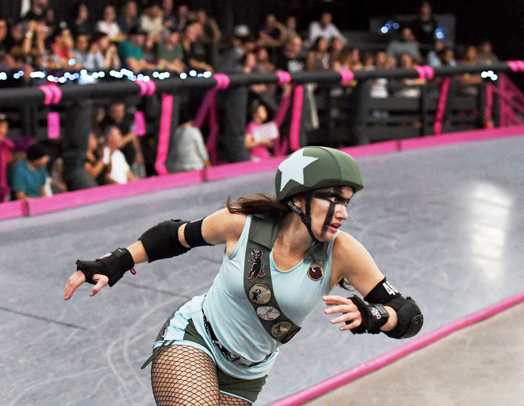 Féminisme et corps-à-corps sur patins, une courte histoire du roller derby  en France