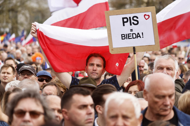En Pologne, l'espoir de retrouver les rails de la démocratie - POLITIS