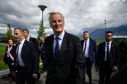 Barnier I : on prend les mêmes et on recommence, version droite bleu marine