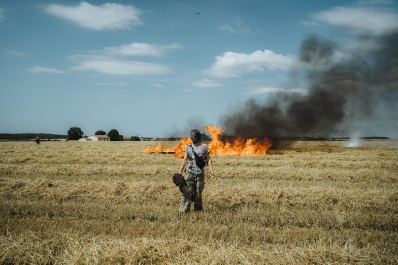 De Poitiers à La Rochelle, une lutte contre les mégabassines entre flammes et océan