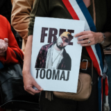 Iran : le rappeur Toomaj Salehi échappe à la corde