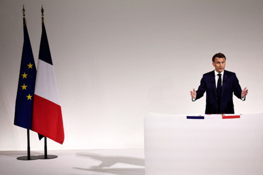Emmanuel Macron, entre autodissolution et annonces bidon