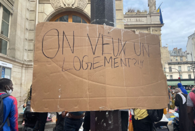 À Paris, devant la mairie du 18e, la santé dégradée des familles en attente d’un hébergement