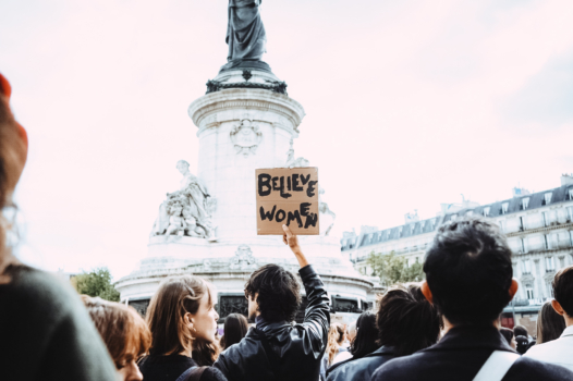 Plainte pour VSS : un parcours d’obstacles pour les femmes discriminées