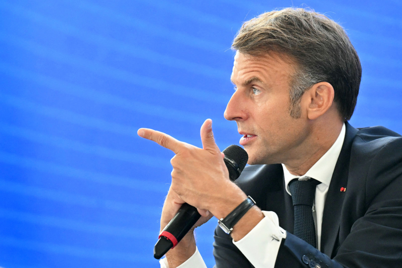 « Emmanuel Macron manque de sens politique »